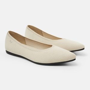 Vivaia Aria ballet flats NWT